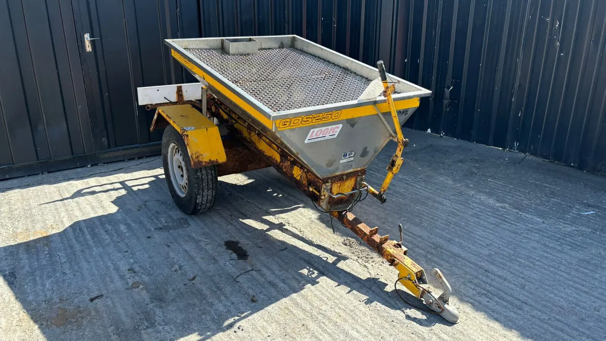 Logic GDS250 Grit / Salt Spreader - Image 1