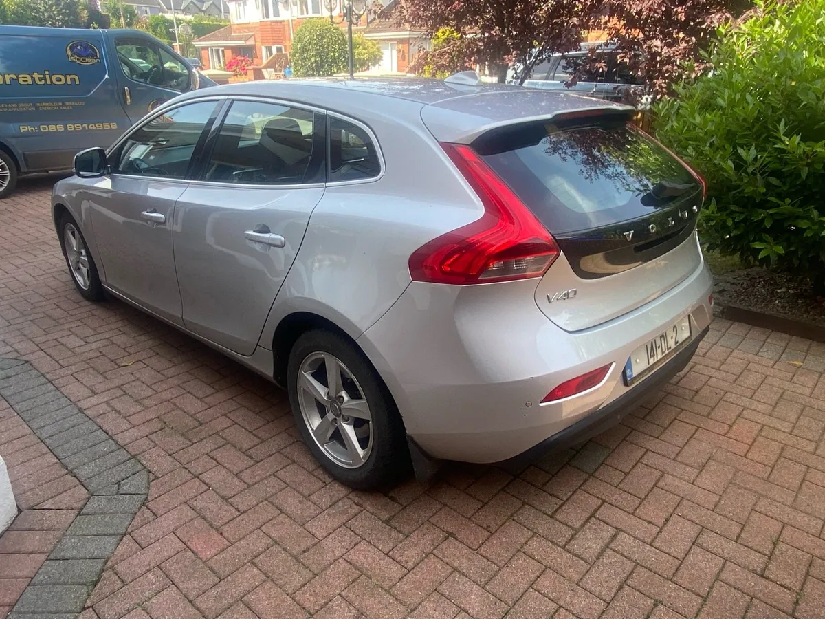 Volvo V40 - Image 3