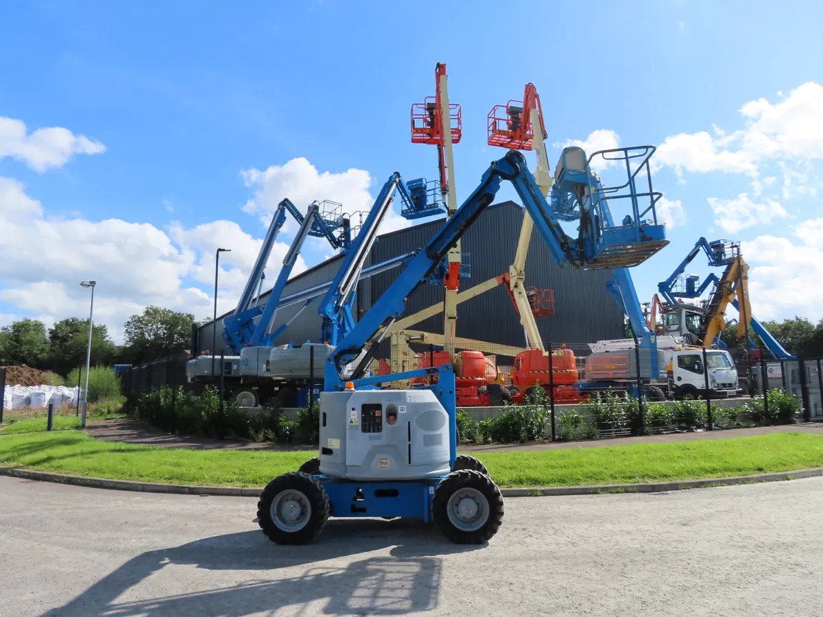 Genie Z34/22 Articulated Boom Lift - Image 2