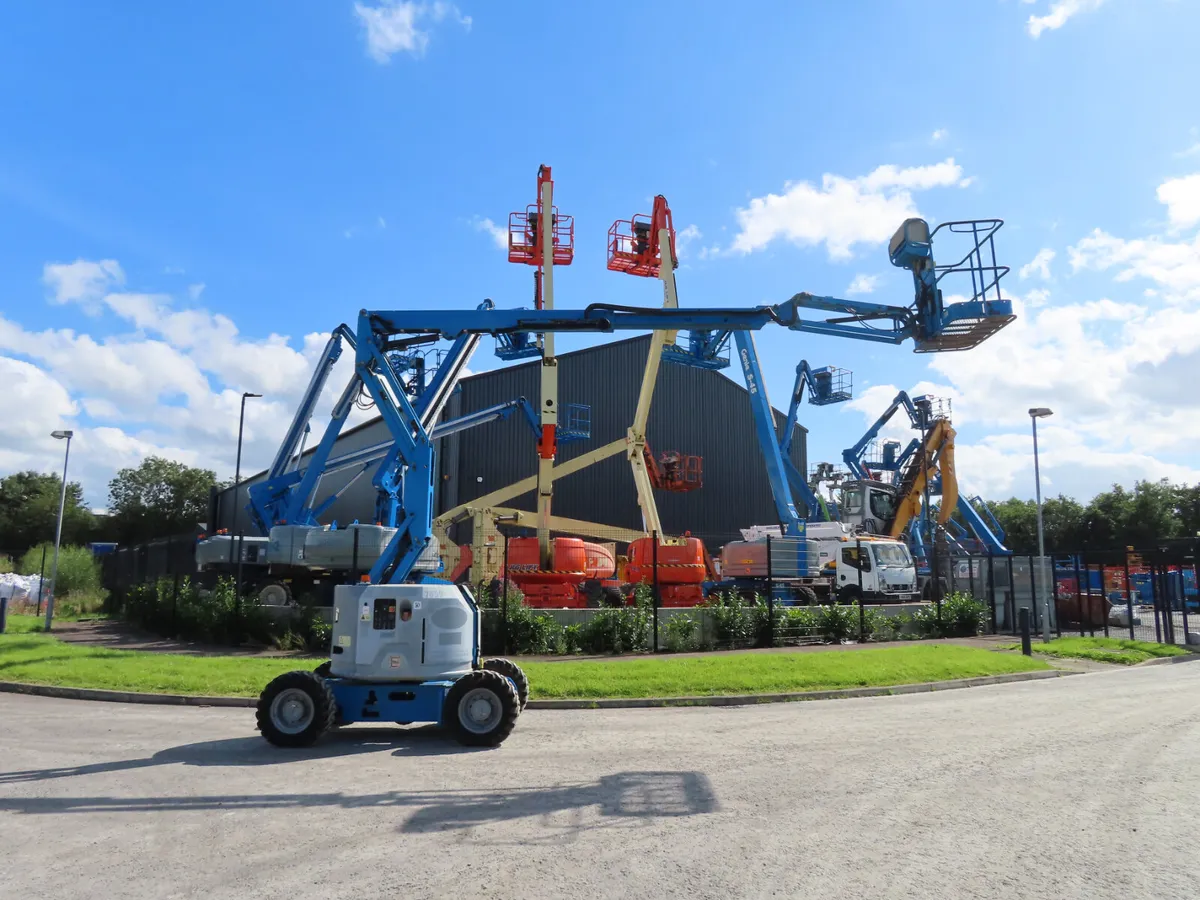 Genie Z34/22 Articulated Boom Lift - Image 4