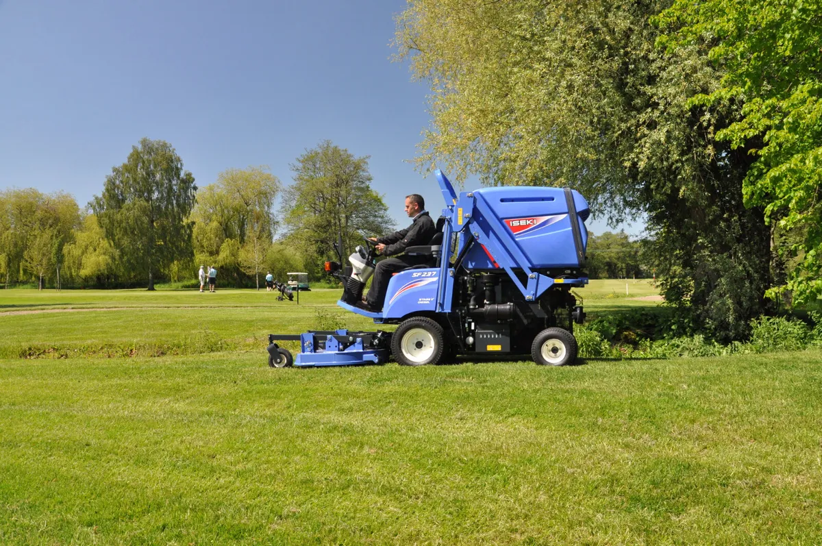 Iseki SF237 Out Front Mower & Hi Tip Collector - Image 4