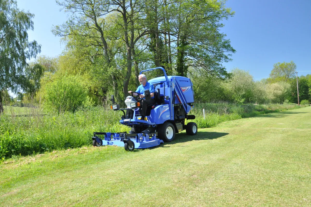 Iseki SF237 mower, collector - Image 1