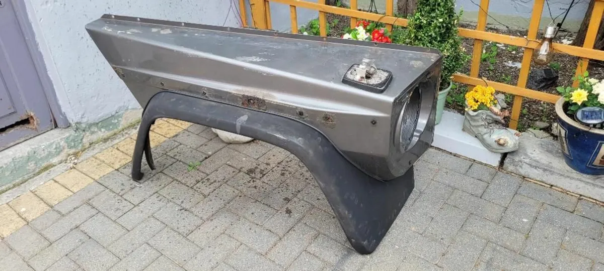 G-WAGEN W460 FRONT WINGS PAIR (RARE) - Image 3