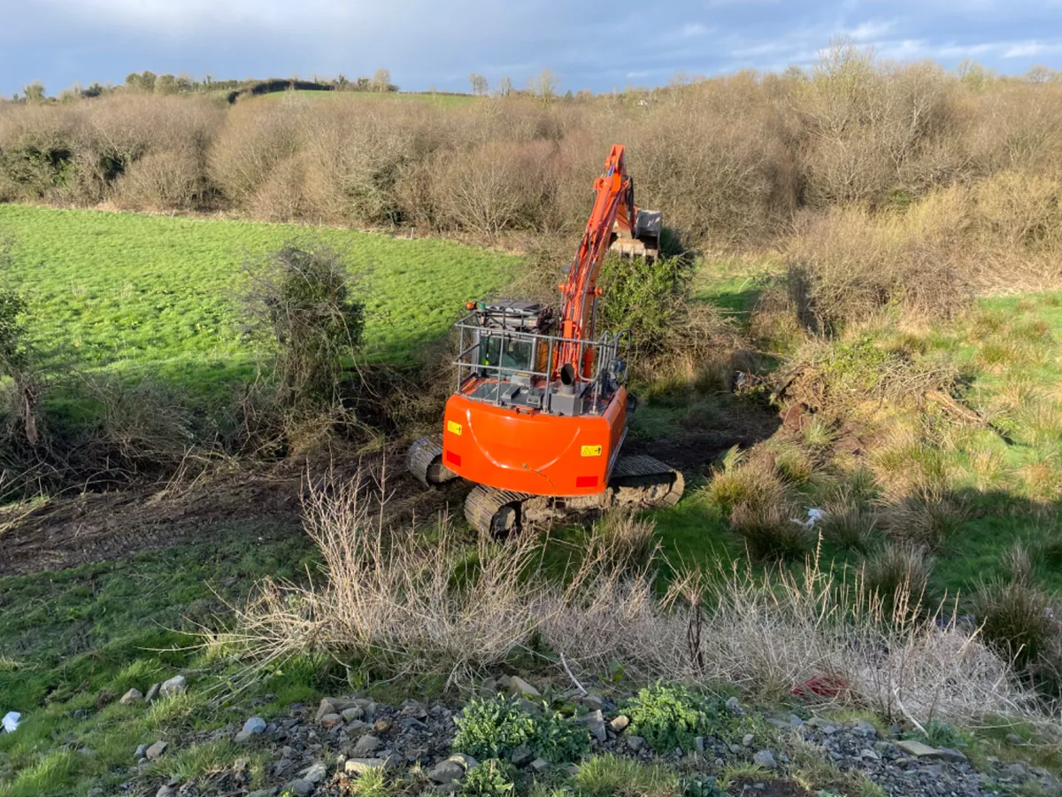 13 ton diggers for hire