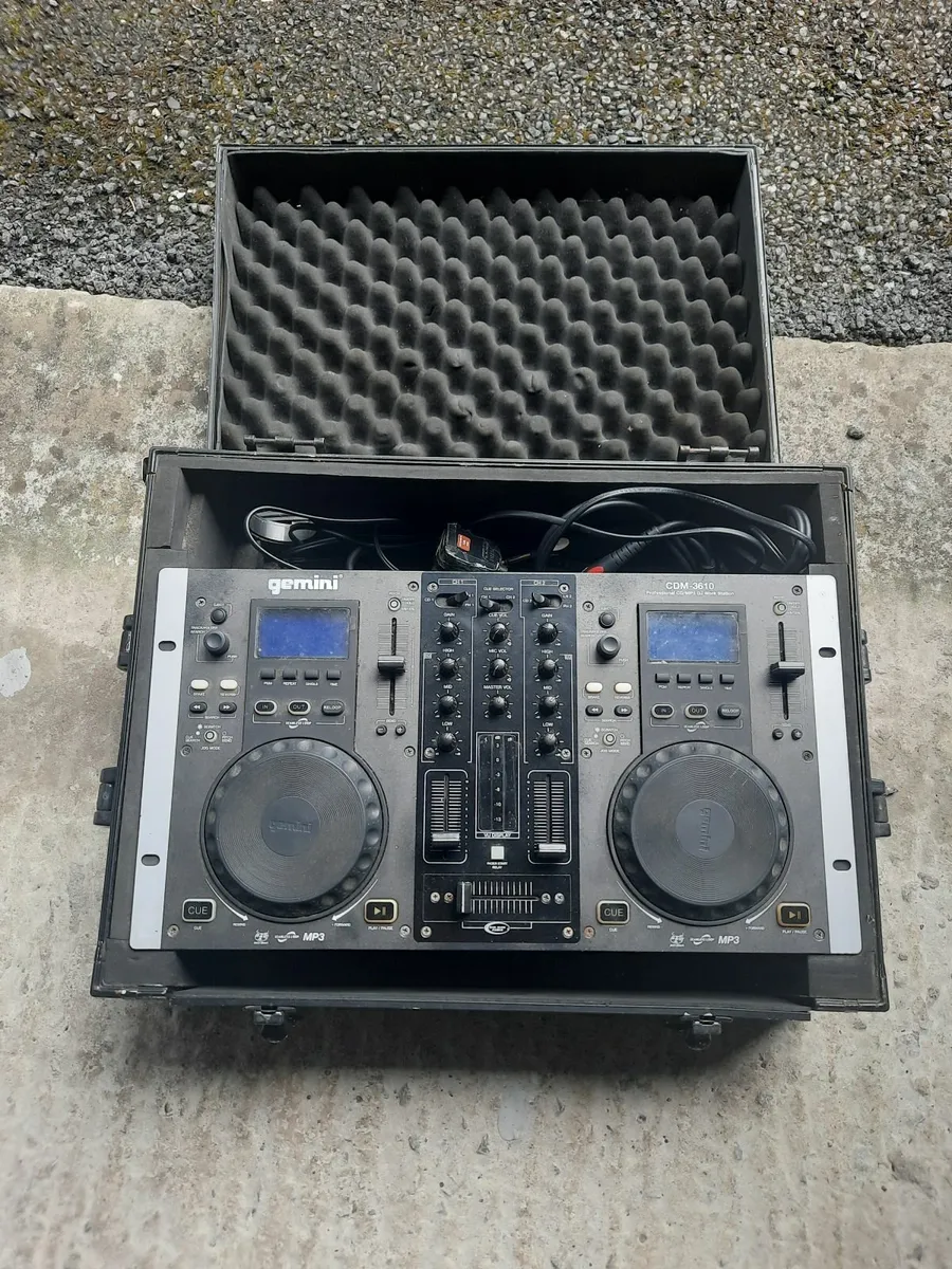 DJ Gemini Decks and case - Image 1