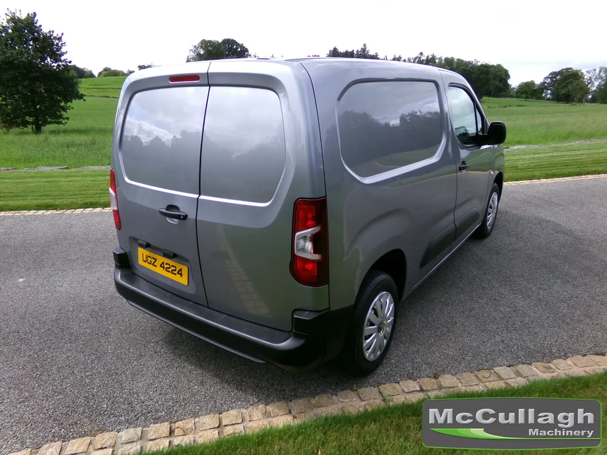 June 2021 Vauxhall Combo 2000 1.5 Diesel Edition - Image 3