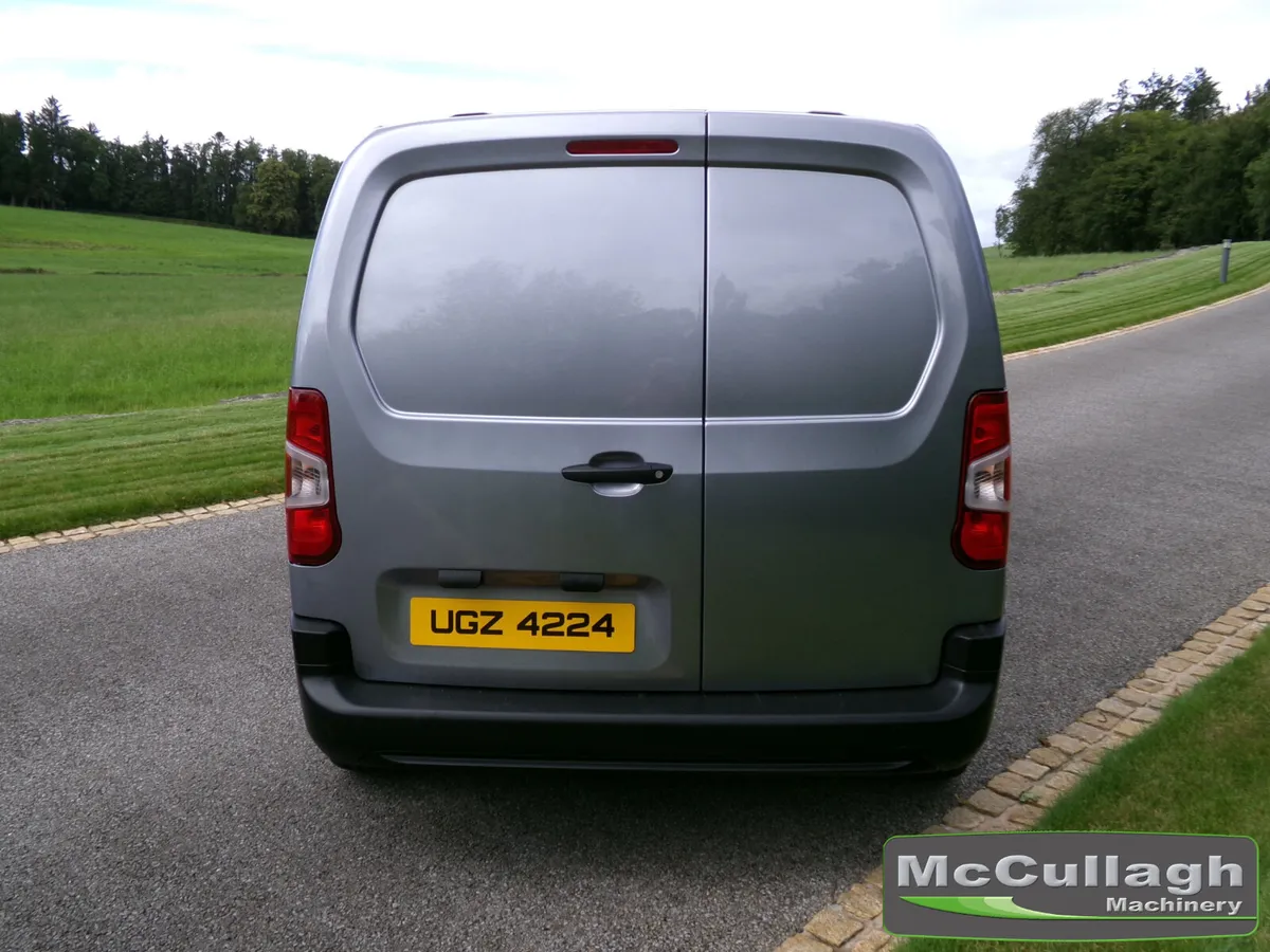 June 2021 Vauxhall Combo 2000 1.5 Diesel Edition - Image 4