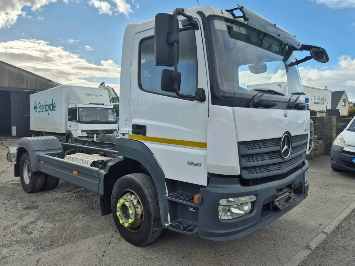 Mercedes 1221 low miles - Image 2