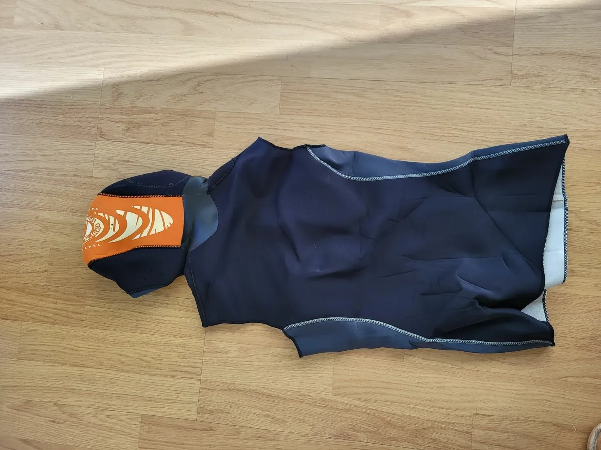 Ladies Beuchat Semi-Dry Wetsuit & Hooded undervest - Image 3