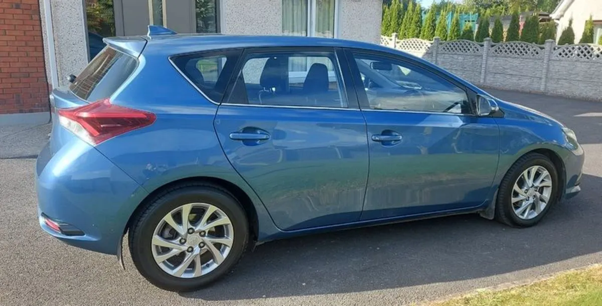 2016 Low Mileage Toyota Auris Luna 1.4 D4D - Image 3
