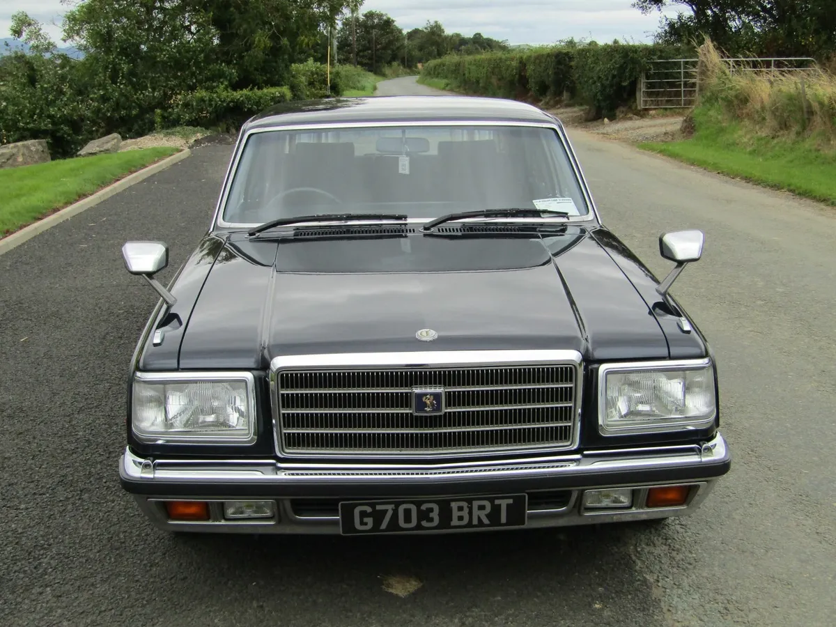 Toyota CENTURY 1990 - Image 2