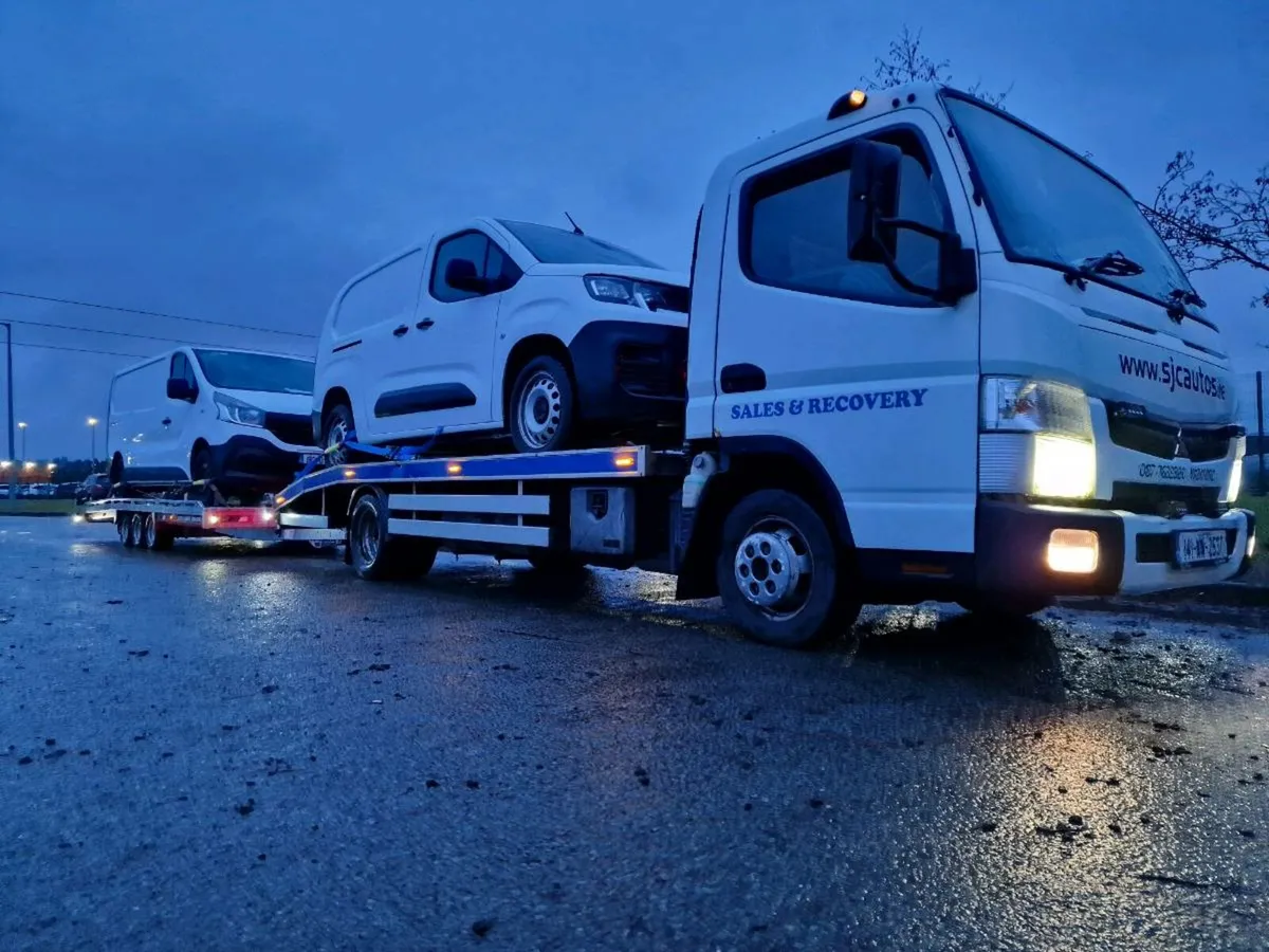 2014 Mitsubishi Recovery Truck 3.5 T - Image 4