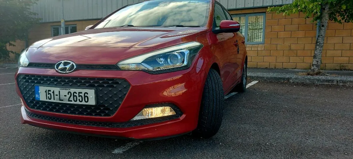 HYUNDAI I 20 DELUXE  low miles , automatic - Image 2