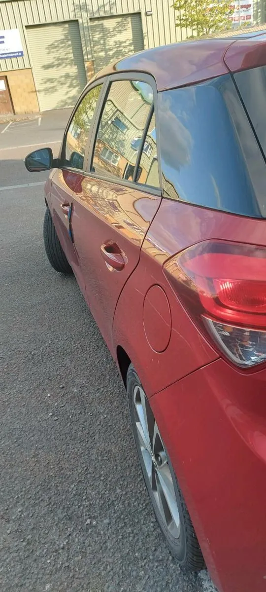 HYUNDAI I 20 DELUXE  low miles , automatic - Image 4