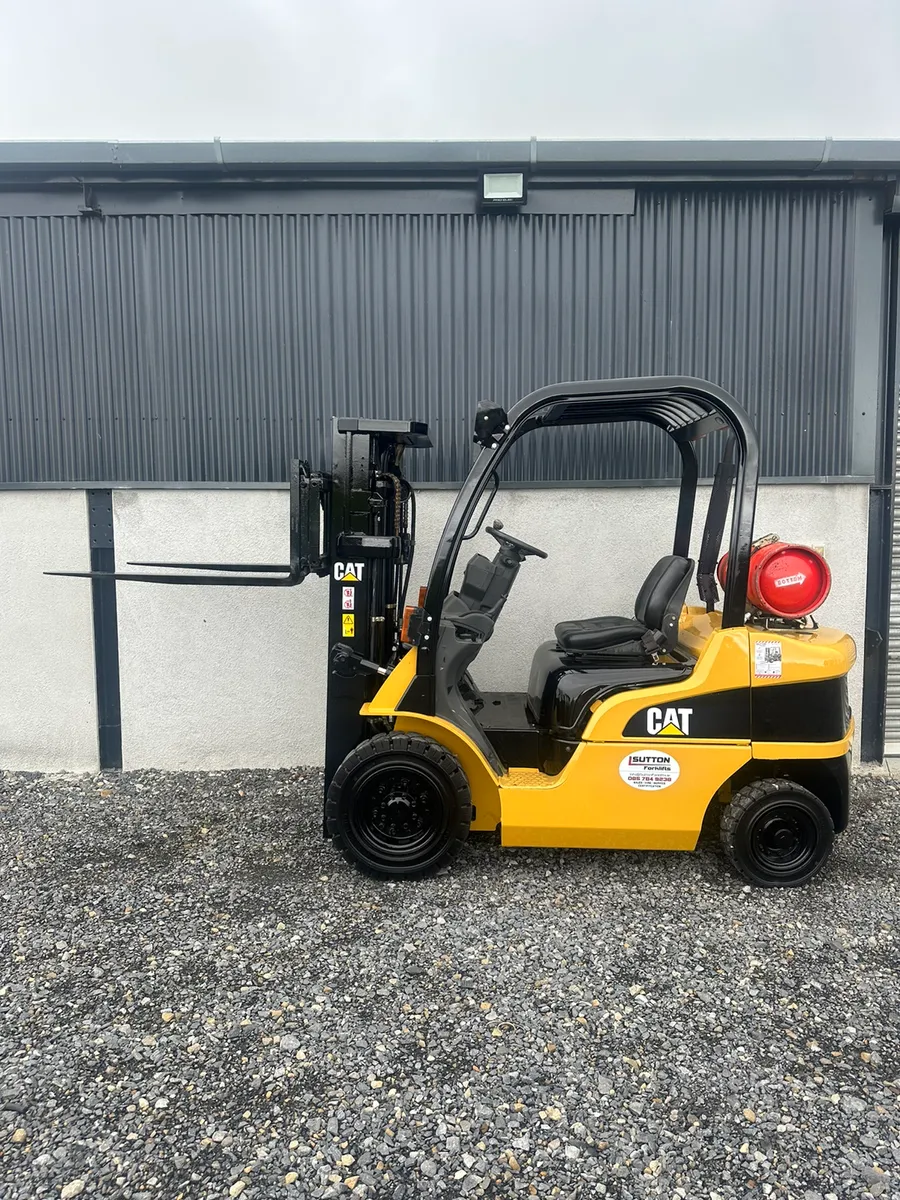 Caterpillar GP25N Forklift - Image 1