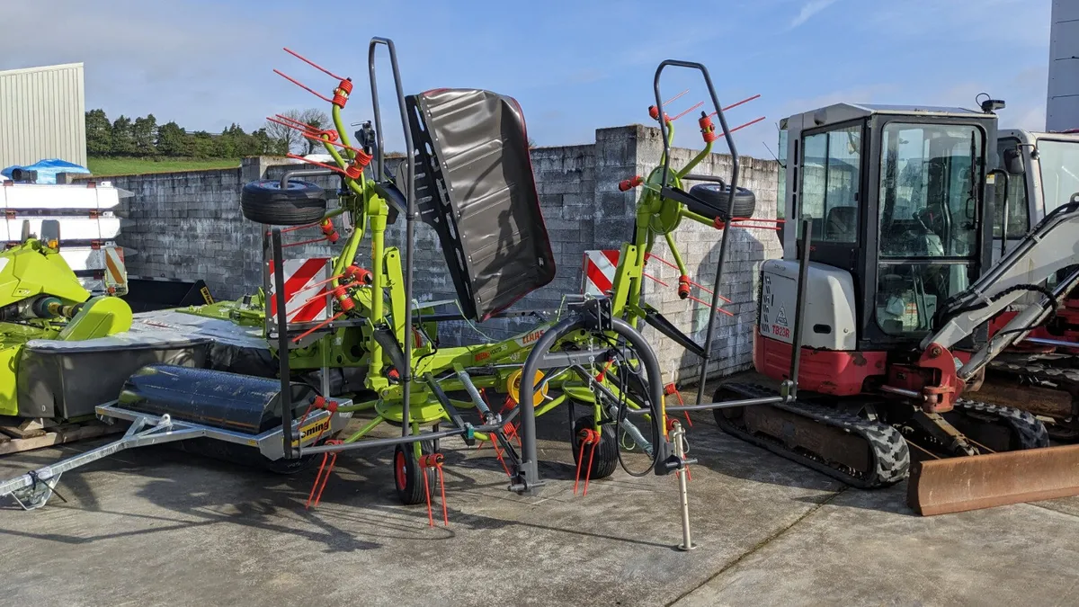 New Claas Volto 55 tedders in stock. - Image 4