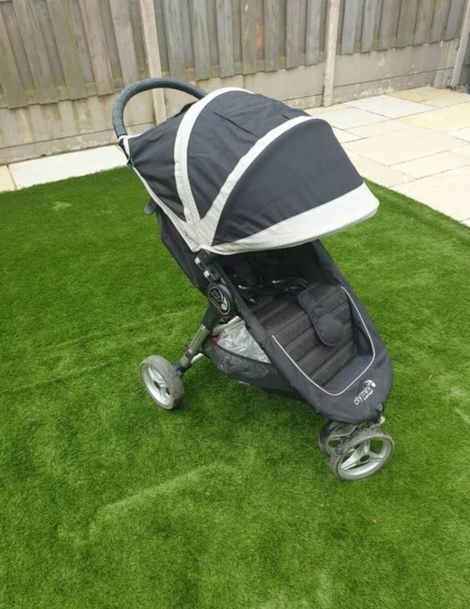 The Baby Jogger City Mini with glider board - Image 1