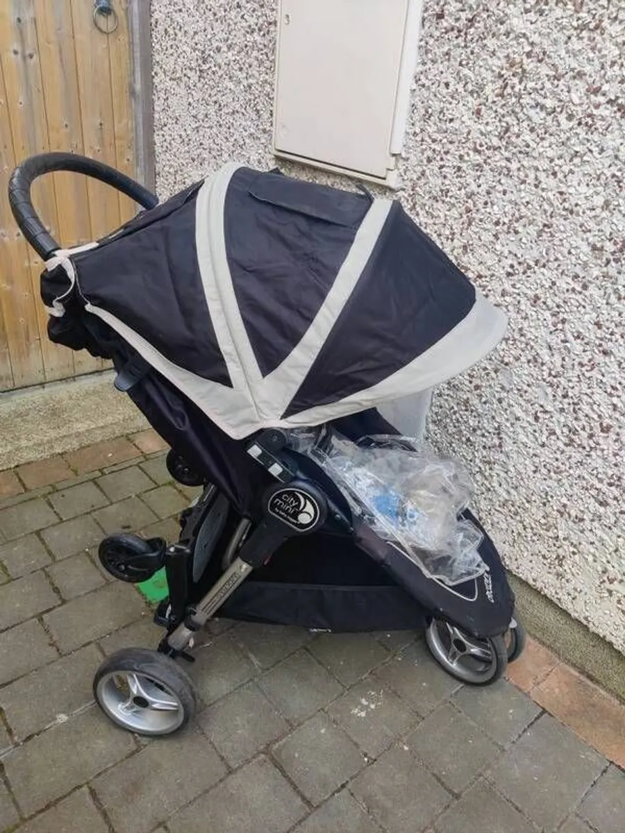 The Baby Jogger City Mini with glider board - Image 2