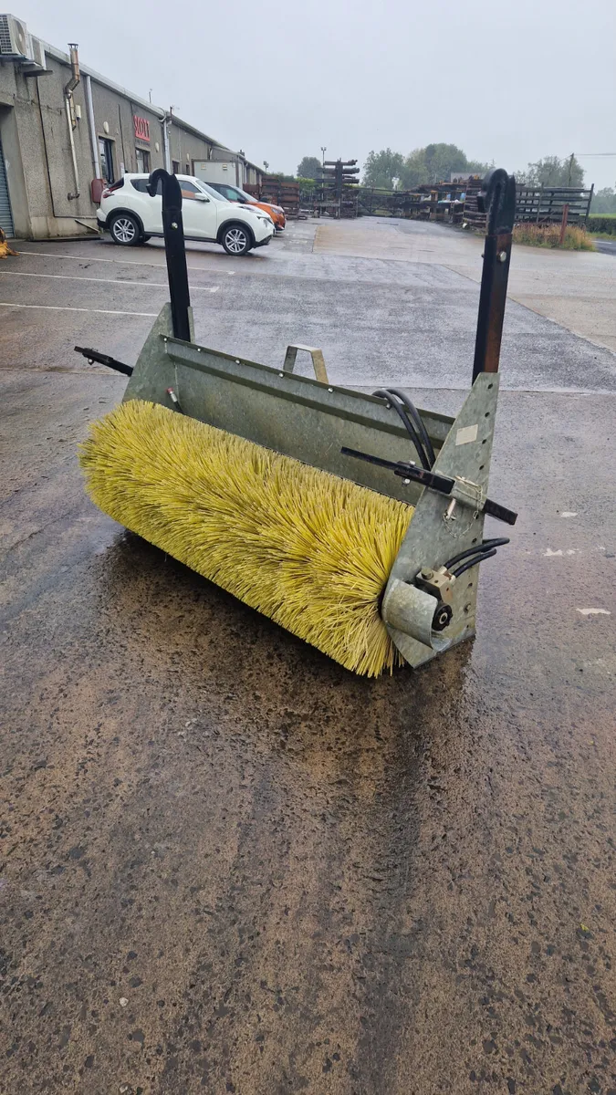 6ft Hydraulic Sweeper Brush - Image 1