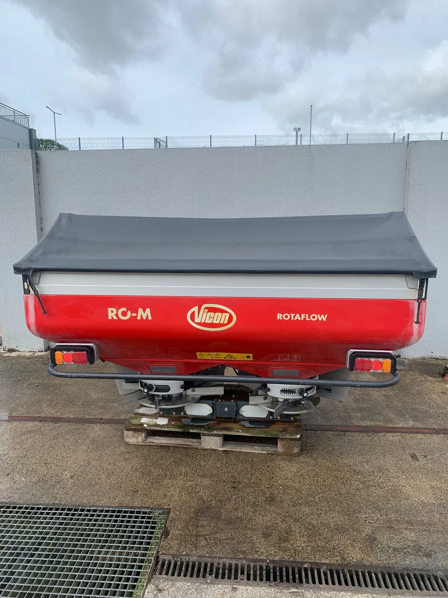 Vicon RO-M fertiliser spreader 2016. - Image 1