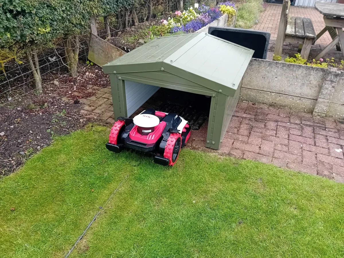 Robotic lawnmower shed/garage - Image 1