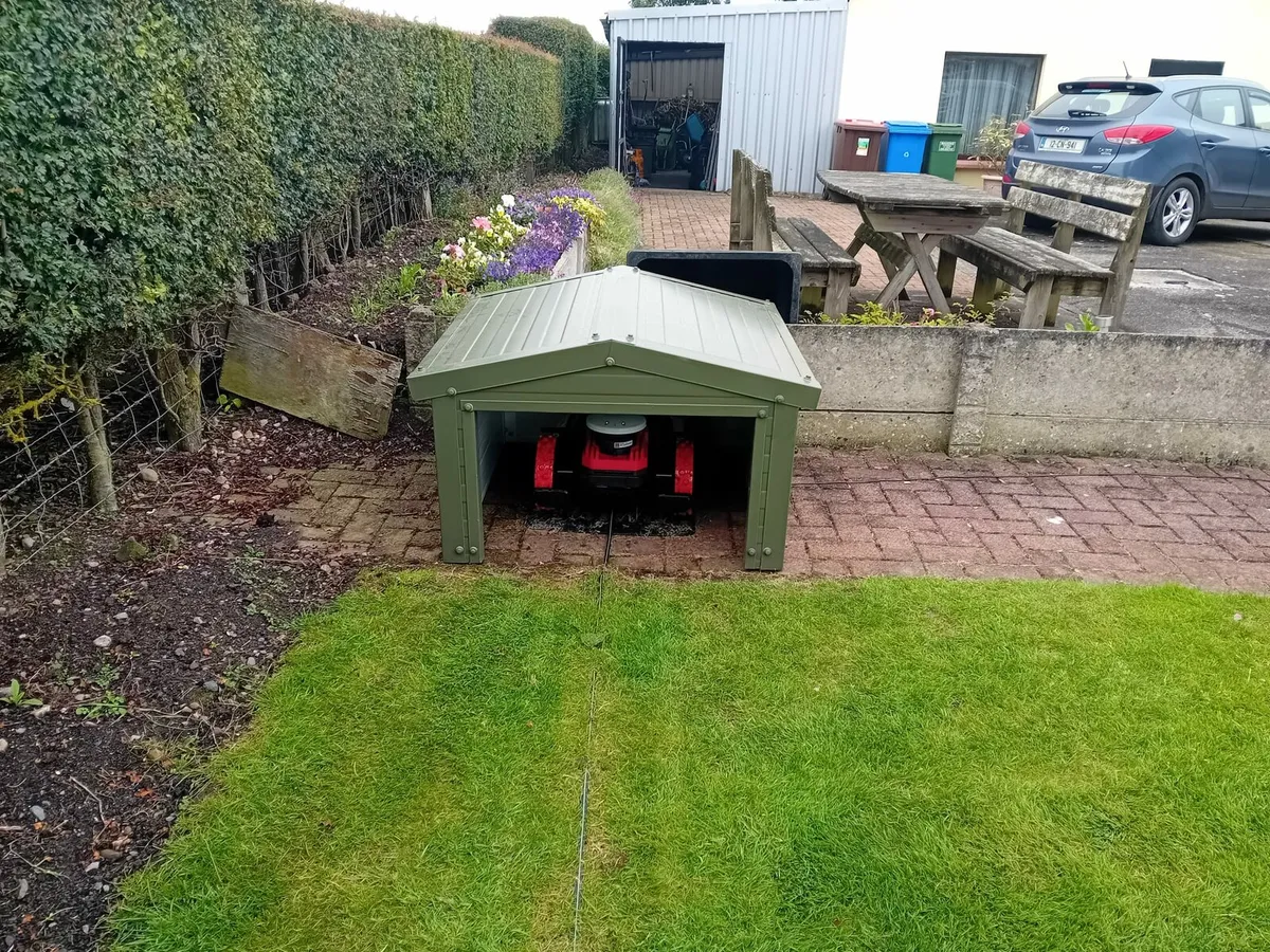 Robotic lawnmower shed/garage - Image 2