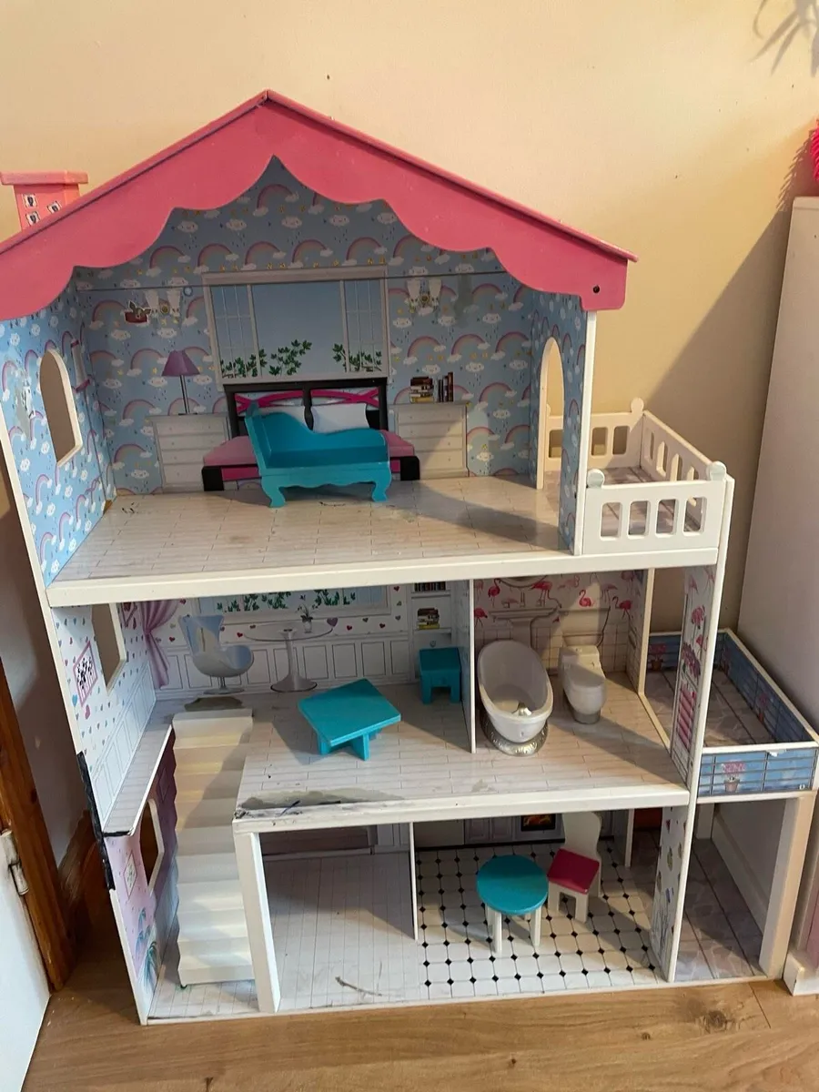 Big wooden dollhouse - Image 1