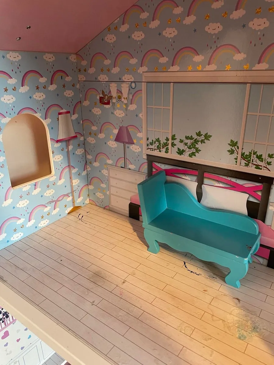 Big wooden dollhouse - Image 2