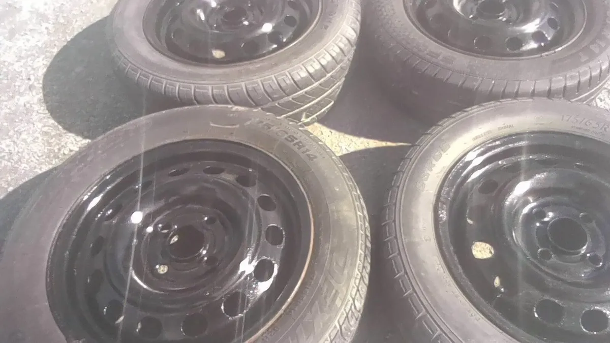 HONDA CIVIC 14 INCH WHEELS & EXHAUST - Image 1