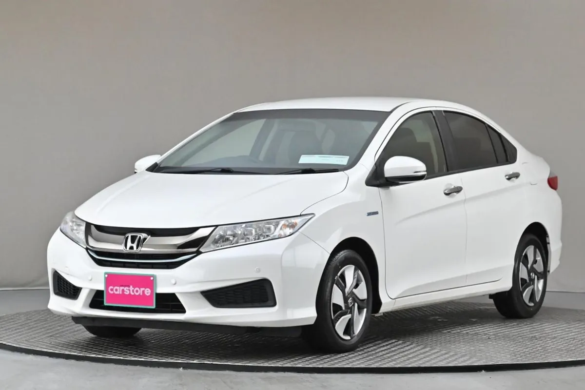 Honda Grace  half Leather reverse Cam front Park - Image 3