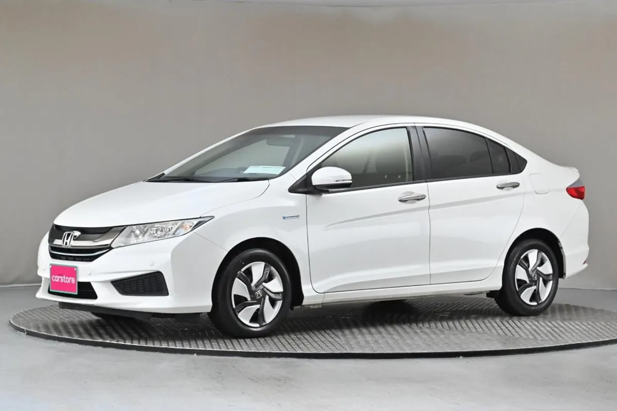 Honda Grace  half Leather reverse Cam front Park - Image 4