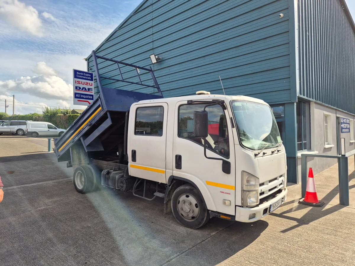 2011 ISUZU NLR 3.5TON CREW TIPPER - Image 1