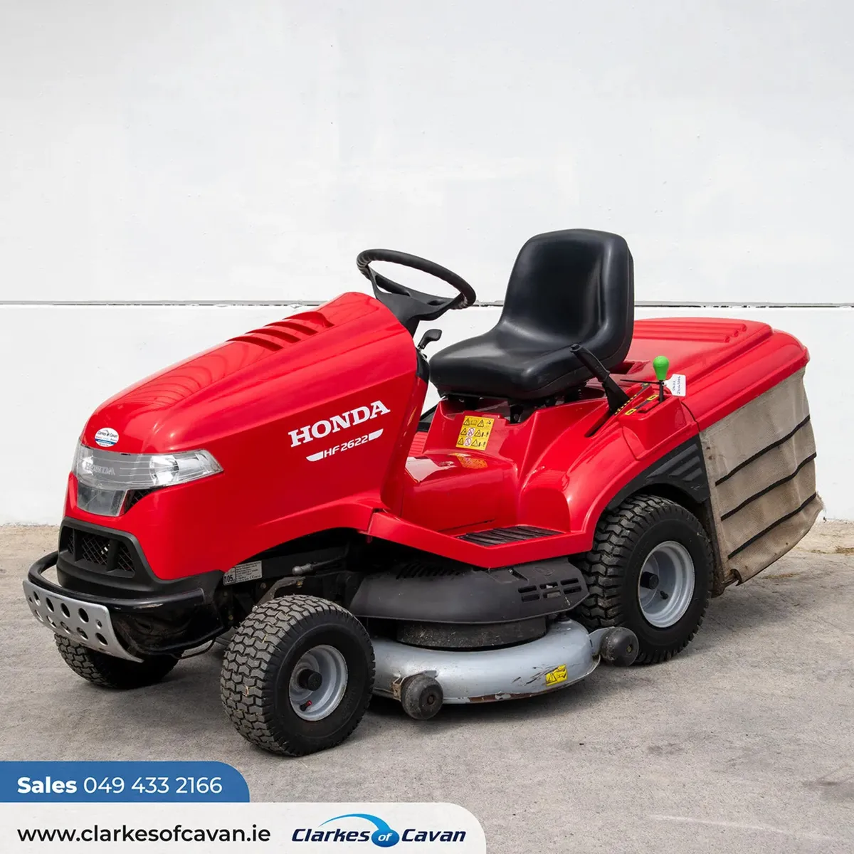 2017 Honda HF2622 ride-on lawnmower - Image 1