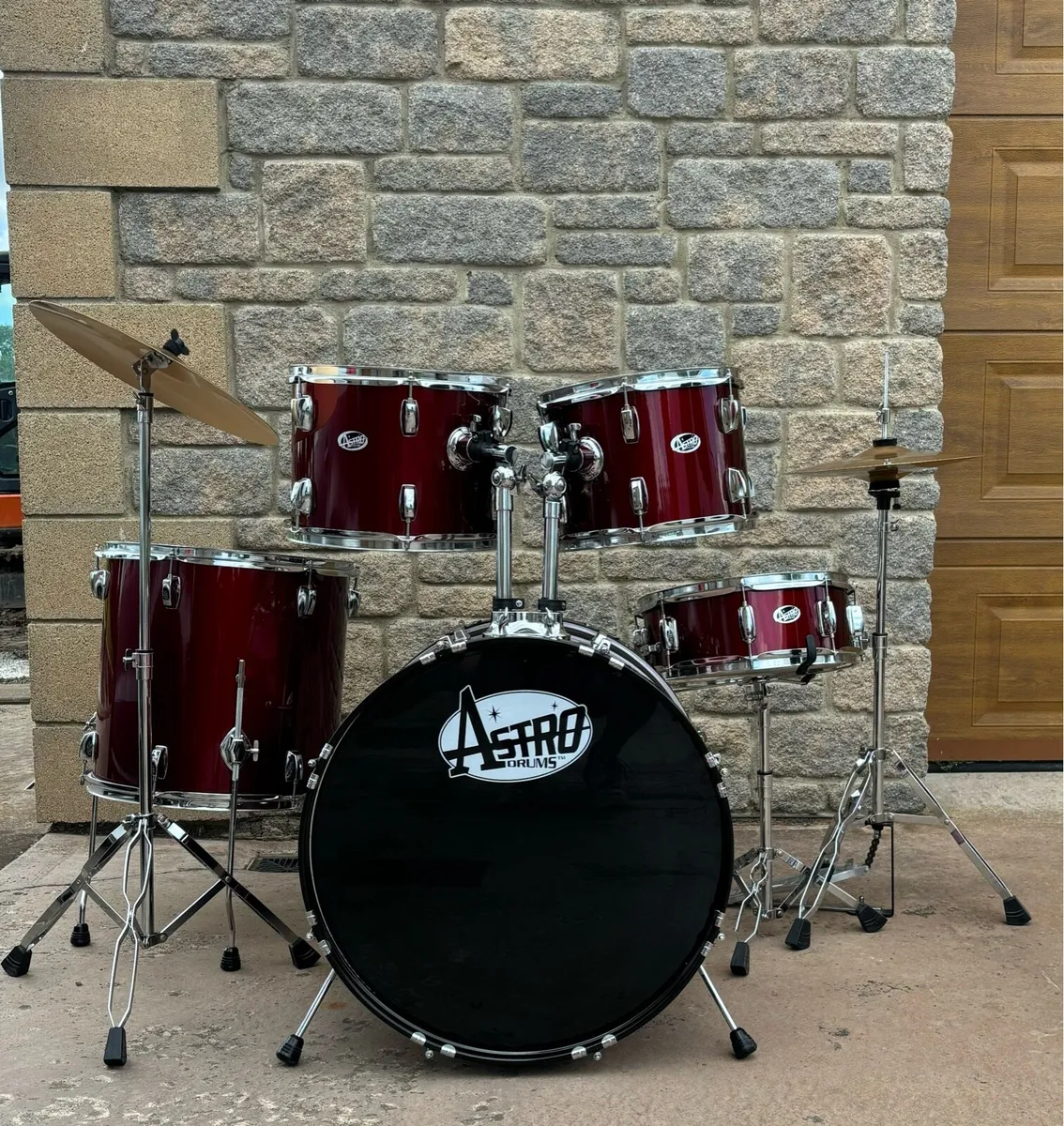 Drum kit - Image 1