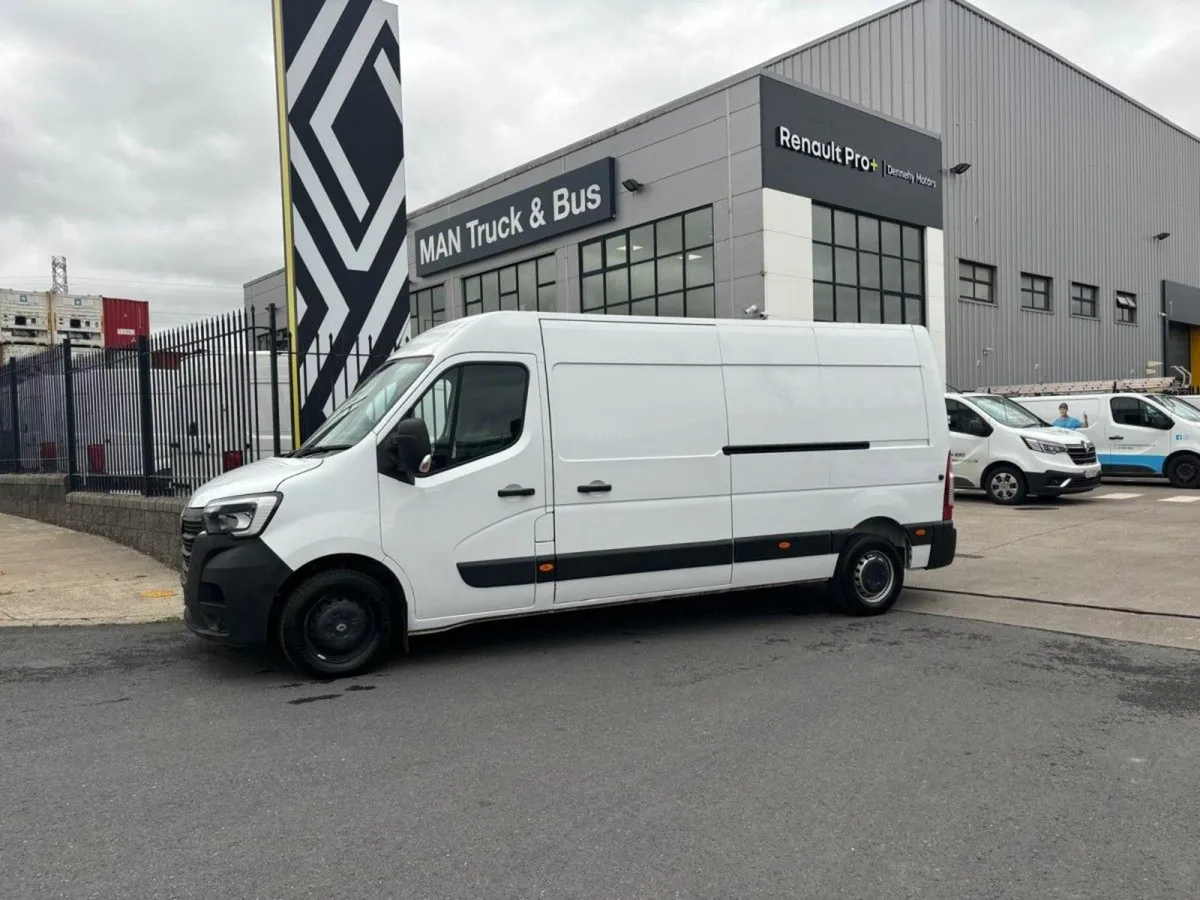 Renault Master FWD Lm35 dCi 135 Business My19 - Image 1