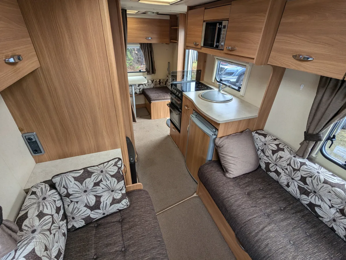 Lightweight 4 Berth Touring Caravan - Image 3