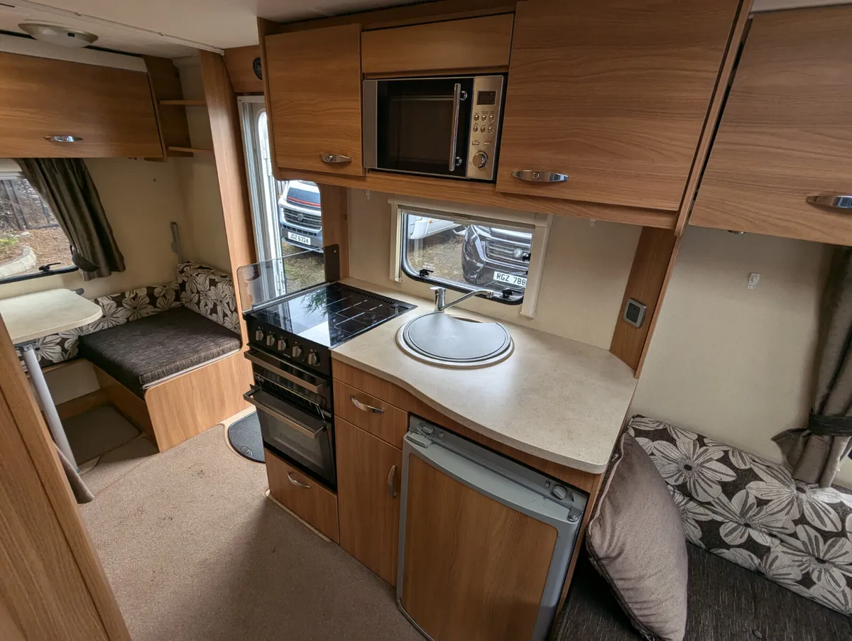 Lightweight 4 Berth Touring Caravan - Image 4