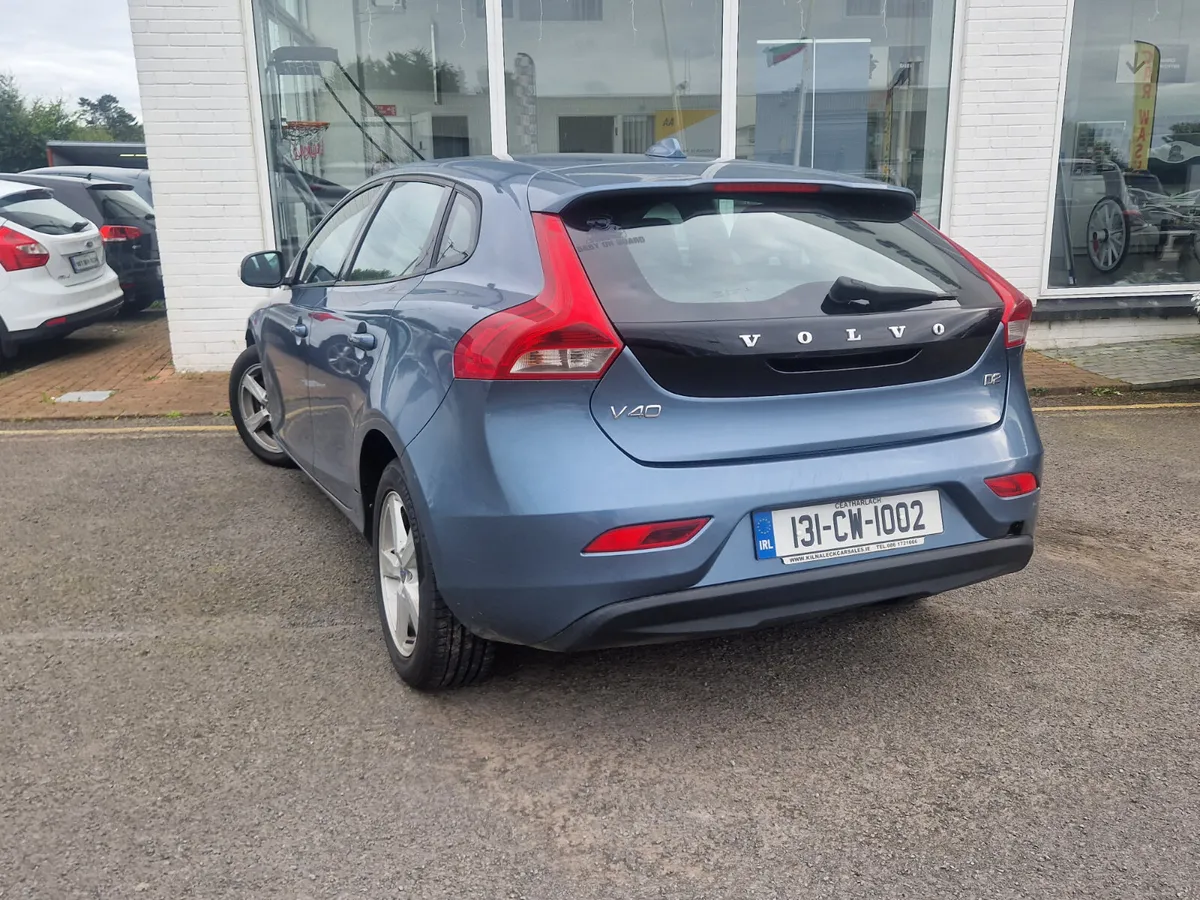 Volvo V40 2013 - Image 2