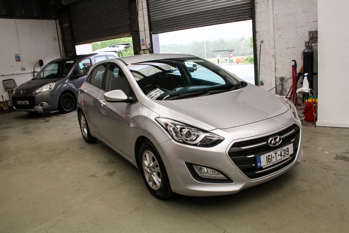 2016 Hyundai i30  Deluxe 1,6 Diesel 5dr - Image 3