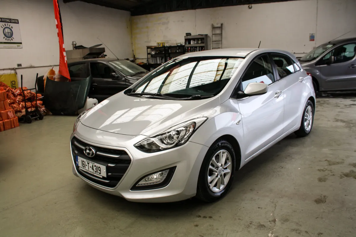 2016 Hyundai i30  Deluxe 1,6 Diesel 5dr - Image 1