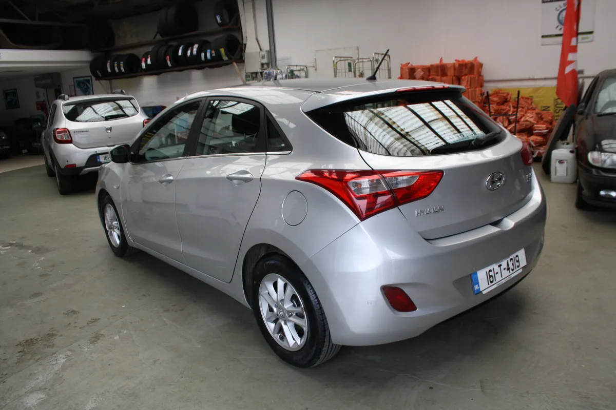 2016 Hyundai i30  Deluxe 1,6 Diesel 5dr - Image 4