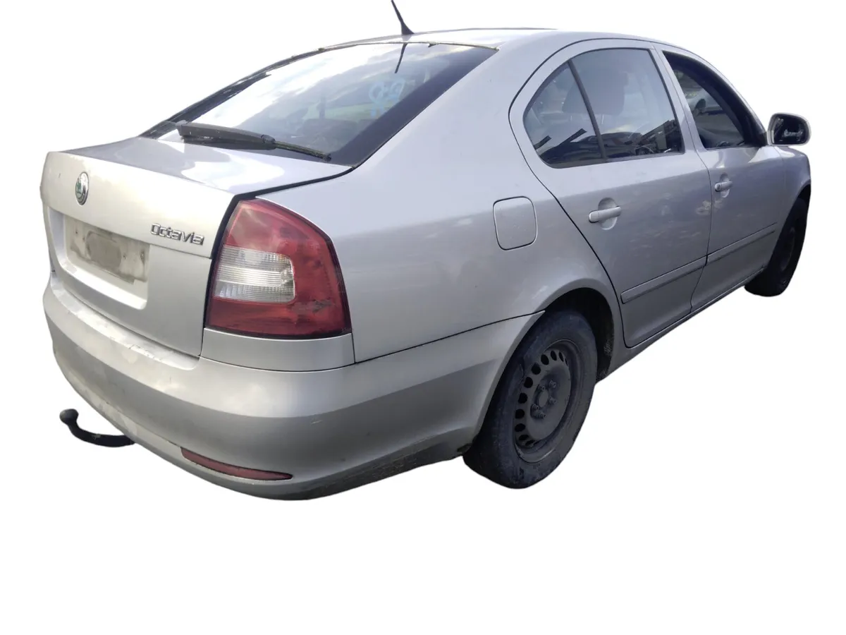 2012 SKODA OCTAVIA For Breaking/Dismantling - Image 4
