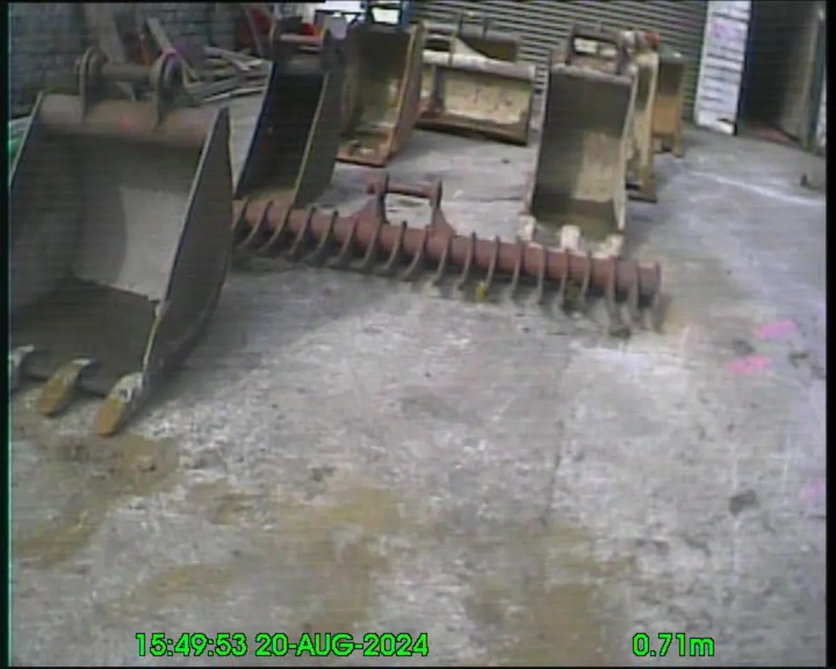 Buckets & Manual quick hitches 45mm pins - Image 1