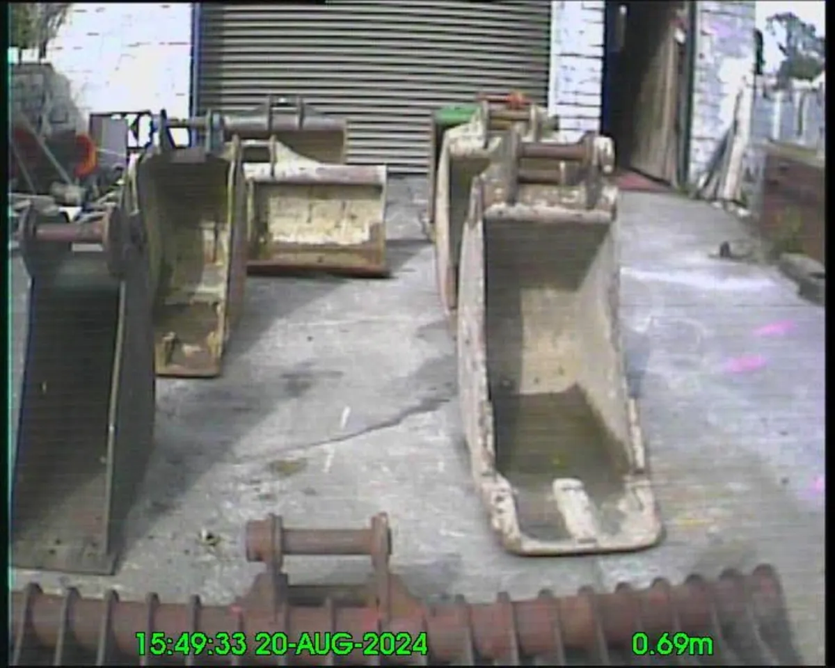 Buckets & Manual quick hitches 45mm pins - Image 2