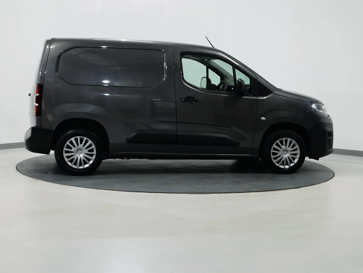 *70* 2021 Citroen Berlingo 1.5 enterprise blue - Image 3