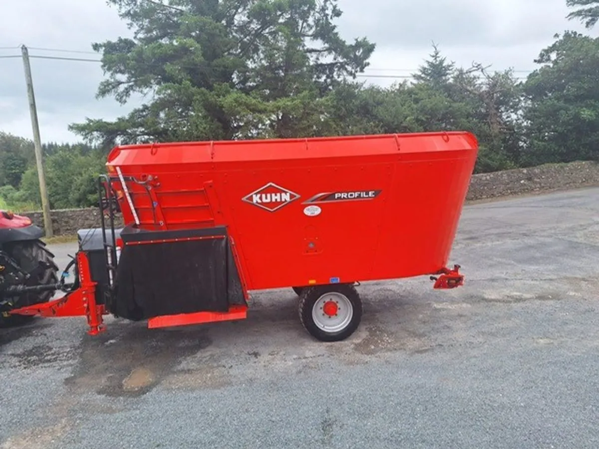 2023 Kuhn Profile 24.2DL Diet Feeder - Image 2