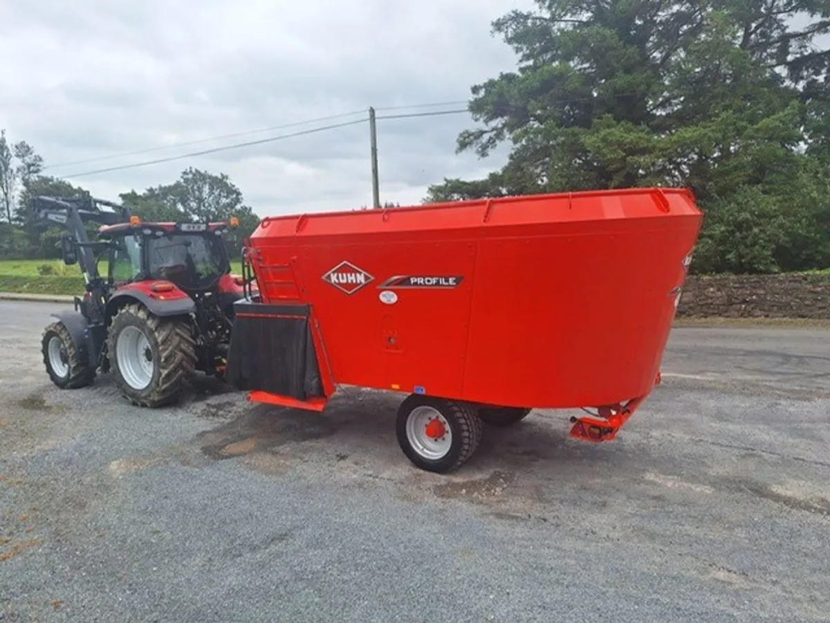 2023 Kuhn Profile 24.2DL Diet Feeder - Image 3