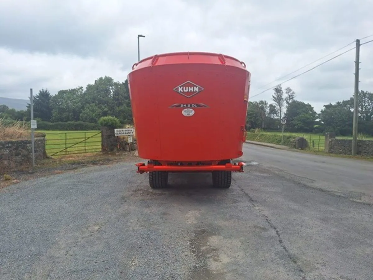 2023 Kuhn Profile 24.2DL Diet Feeder - Image 4