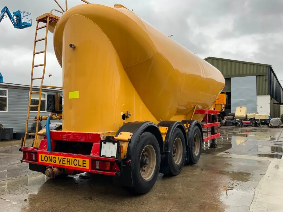 Trailer Trailer Spitzer Cement Silo Tanker....... - Image 3