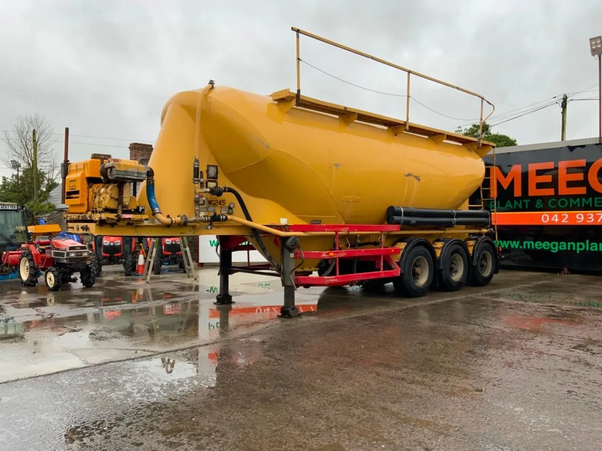 Trailer Trailer Spitzer Cement Silo Tanker....... - Image 2